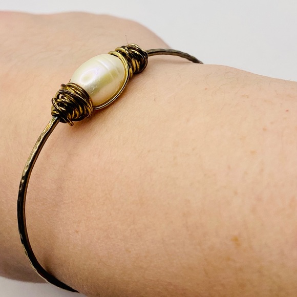 EUC Custom Made Twisted Wire Pearl Bracelet - Picture 3 of 14